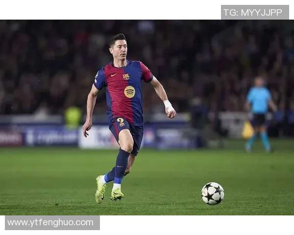 莱万在欧冠舞台上火力全开10场比赛打入12球领跑射手榜