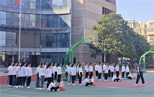 电竞竞猜平台郑州管城区外国语牧歌小学：以特色体育课程绘牧歌教育华章(图1)