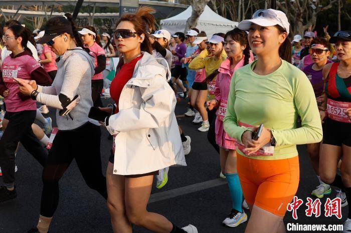 2025上海女子半电竞竞猜网址程马拉松赛开跑(图4)