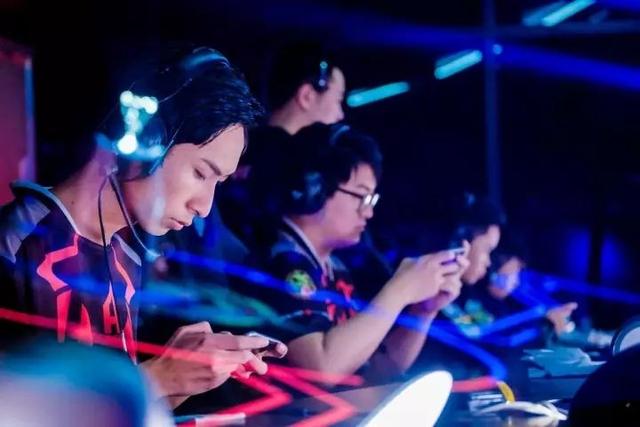 电竞竞猜平台行业首创首个电竞AI智能体上线虎牙传奇杯 重塑观赛体验(图1)